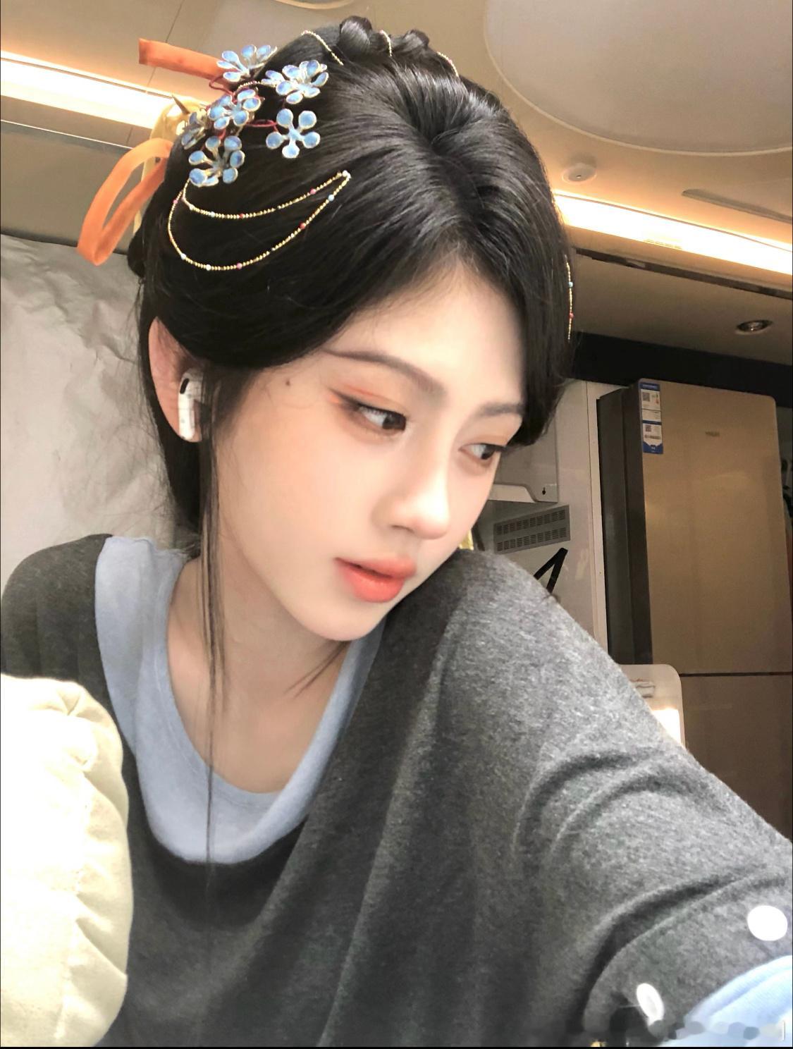 鞠婧祎   蜜橘们帮忙路评下谢谢 