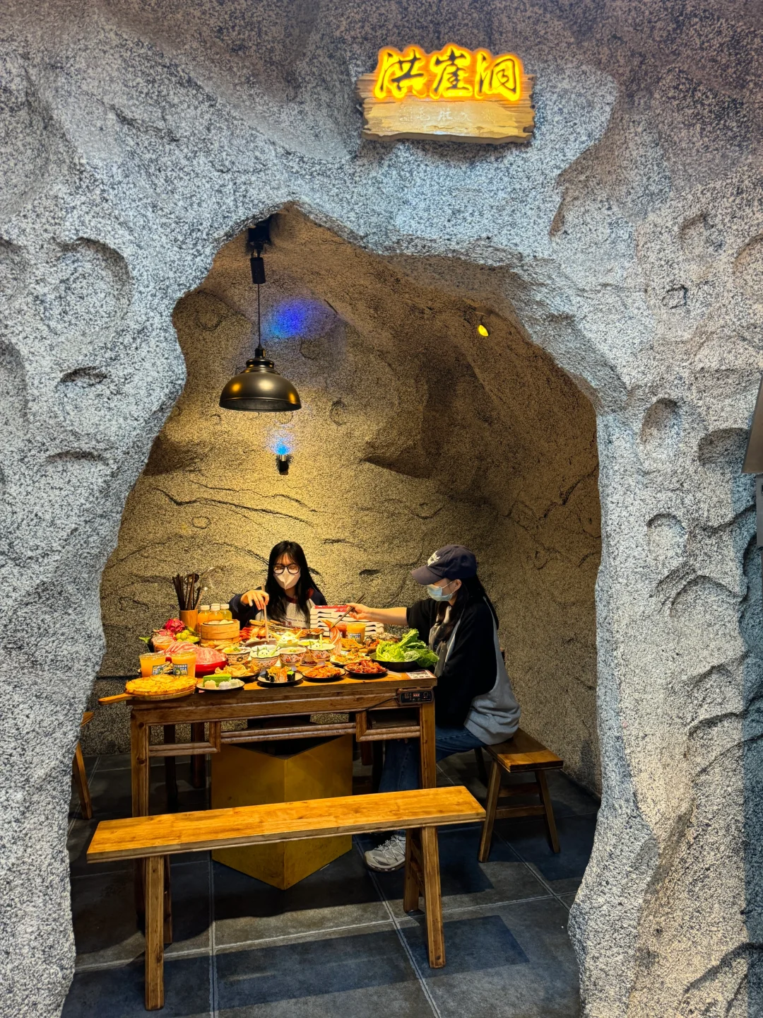 乌鲁木齐这家火锅自助，绝对已经next level。