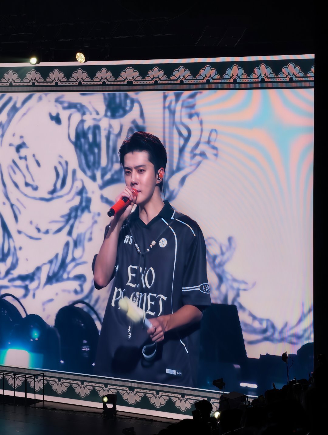 吴世勋吴世勋首支solo曲是中文 和昨天的衣服不一样了 好帅