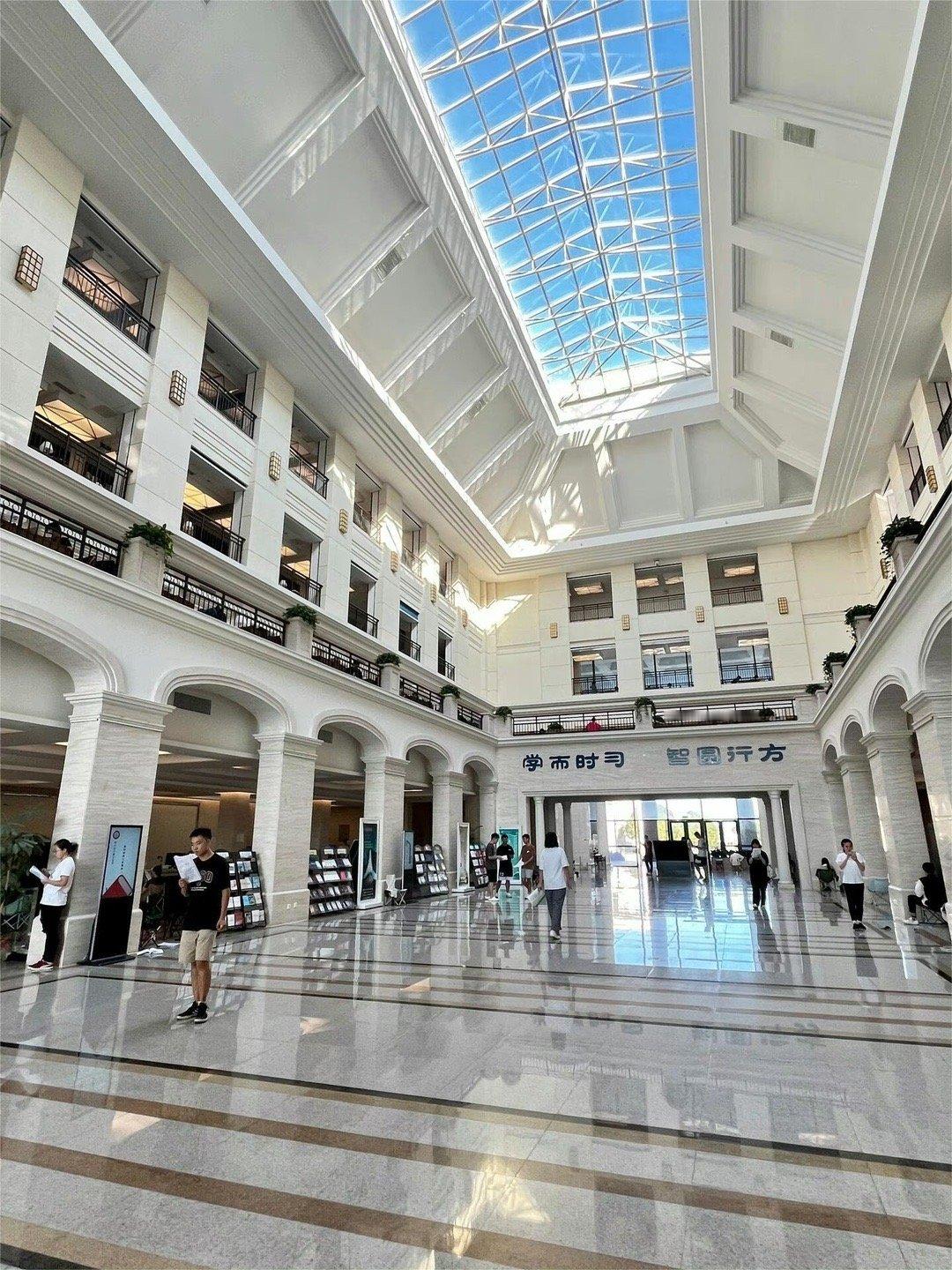 #这才是浙江大学生眼中的梦中情校吧#我觉得现在的大学生真的特别的幸福，如果当时我