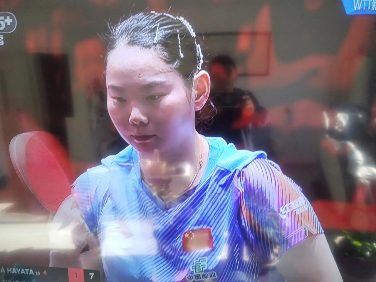 新加坡大满贯冠军赛2月25日继续进行，女单第二轮的一场比赛，由中国选手何卓佳对阵