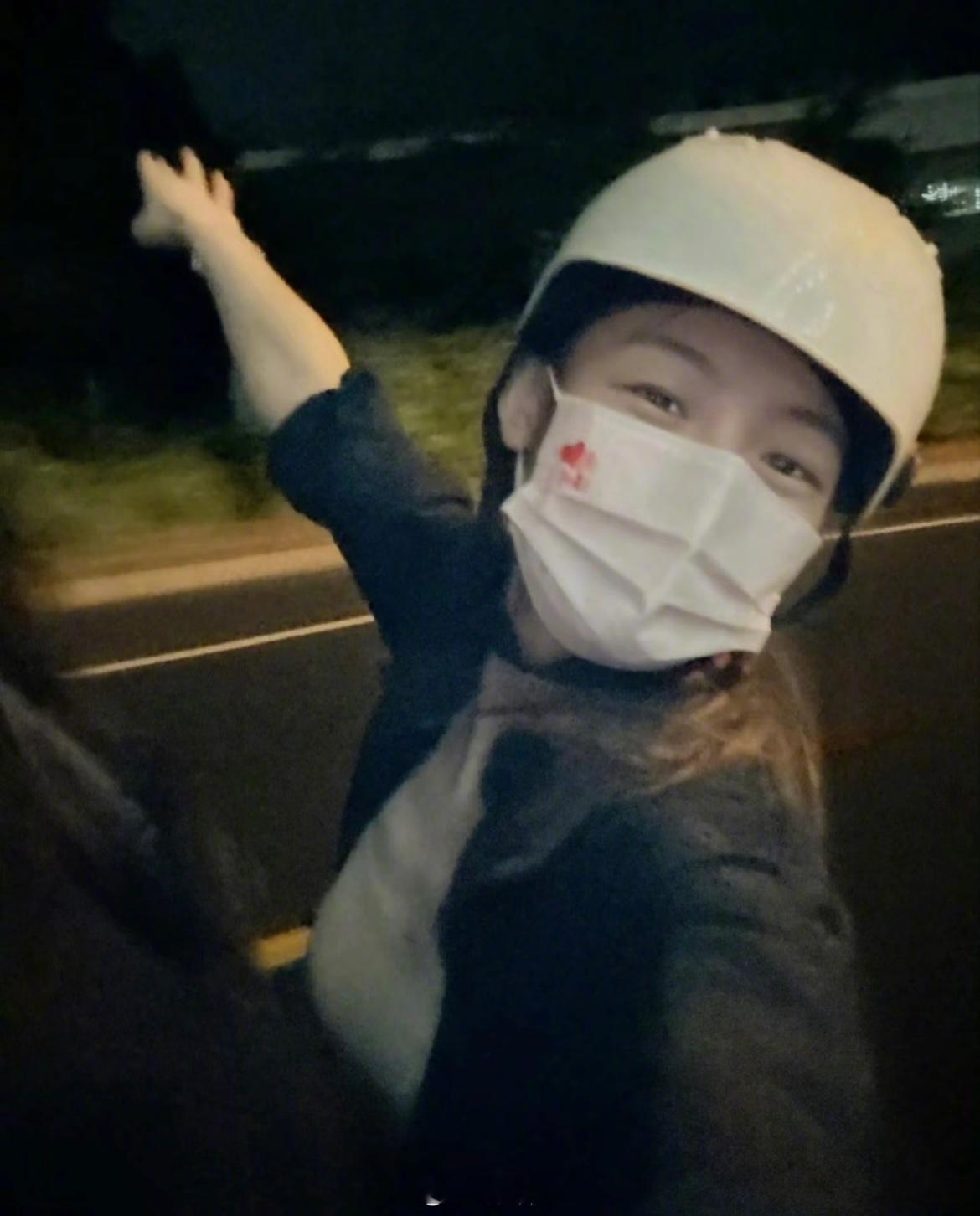 说实话我觉得陈丽君真的很清醒，她太懂得自己想要的是什么，一直心无旁骛踏踏实实地在