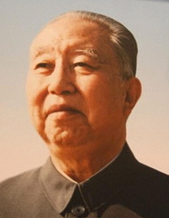 华国锋于2008年逝世，墓地选在山西老家，他儿子向县委提出了四点具体请求，你知道