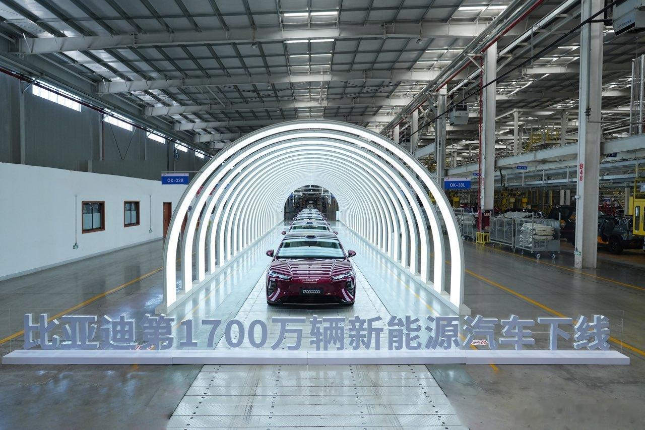比亚迪这波操作，真有点不讲武德了。刚刷到的消息：第1700万辆新能源车下线了，地