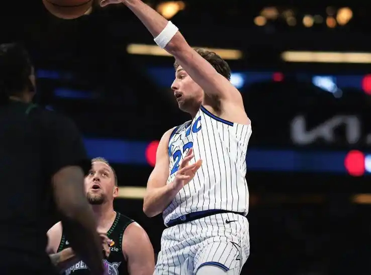 NBA 常规赛，魔术132-120森林狼。奥兰多魔术班凯罗20分8板6助，贝恩1