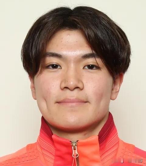 今天在大阪进行的日本大学生游泳锦标赛男子400米个人混合泳决赛中，奥运会和世锦赛