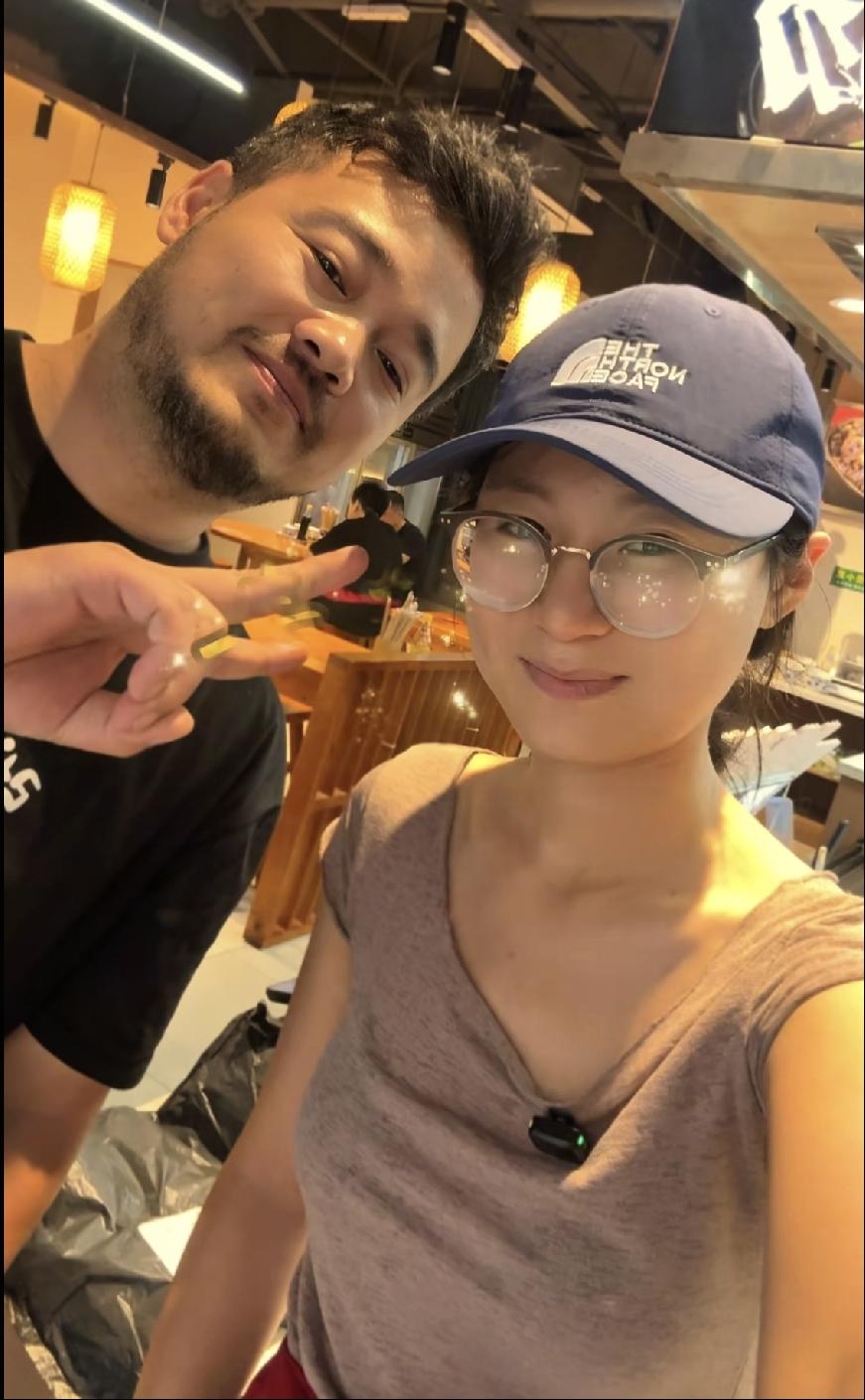 江苏无锡，18岁女孩去饭店打暑假工，和老板商量好，每天工作8小时，一个月3000