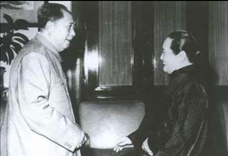在古汉语与近代汉语中，“先生”本就不限性别，核心含义是：长辈、有学识、有德行、受
