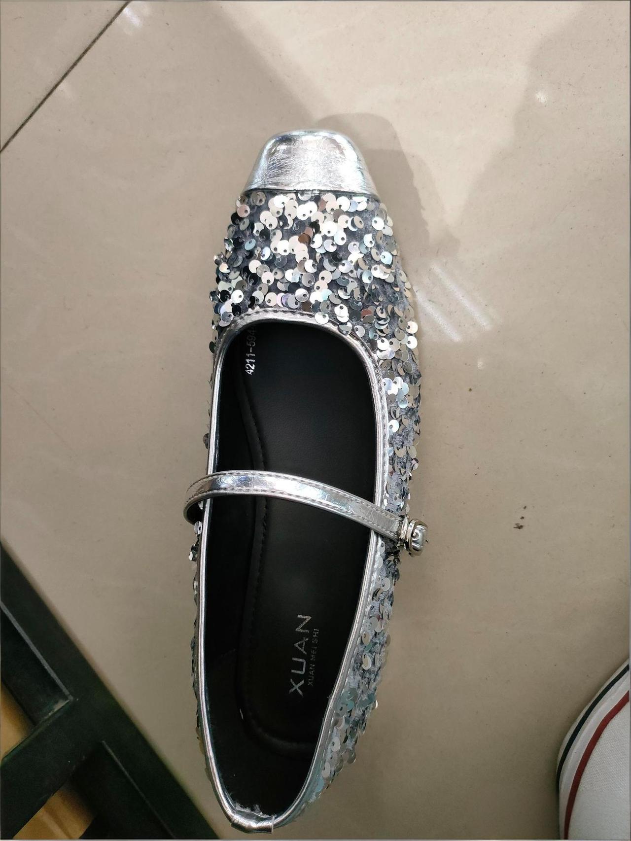 这鞋咋感觉这么大呢