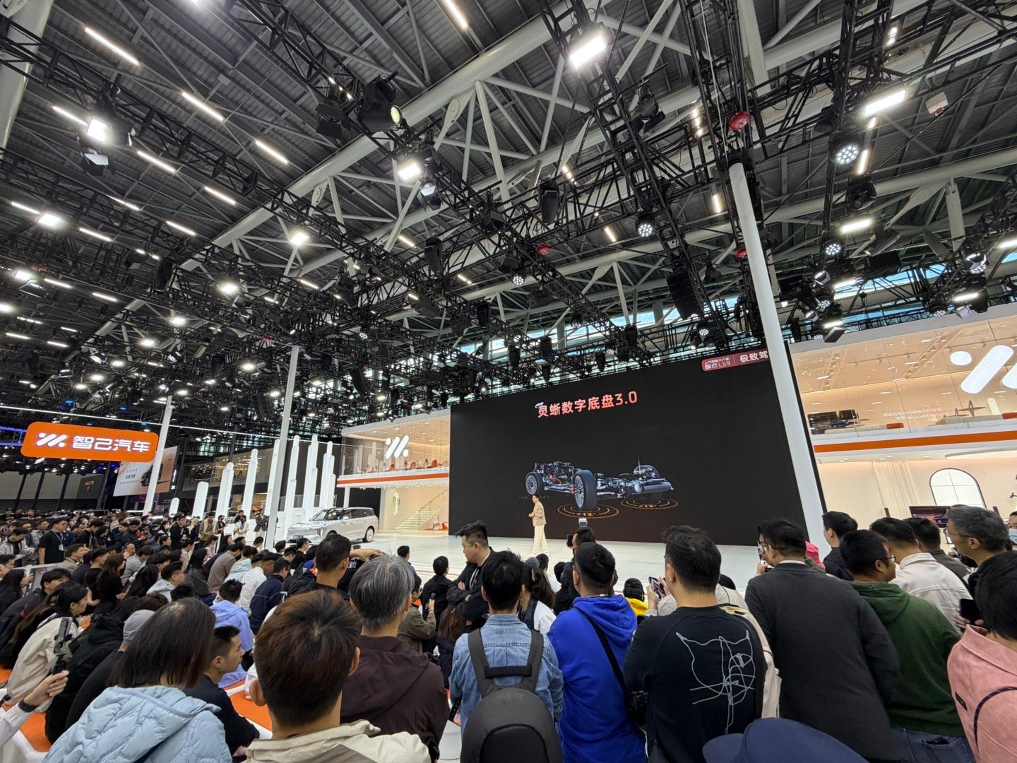 智己双车亮相广州车展！，LS9交付+LS6提车不用等！广州车展智己展台这波把“诚