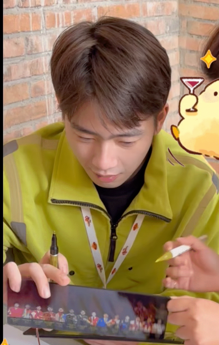 孩子实力演绎什么叫“颧骨升天” ​​​