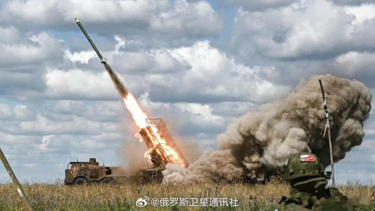 【俄国防部：乌军一天在特别军事行动中损失约1345名军人】据俄罗斯国防部7月26