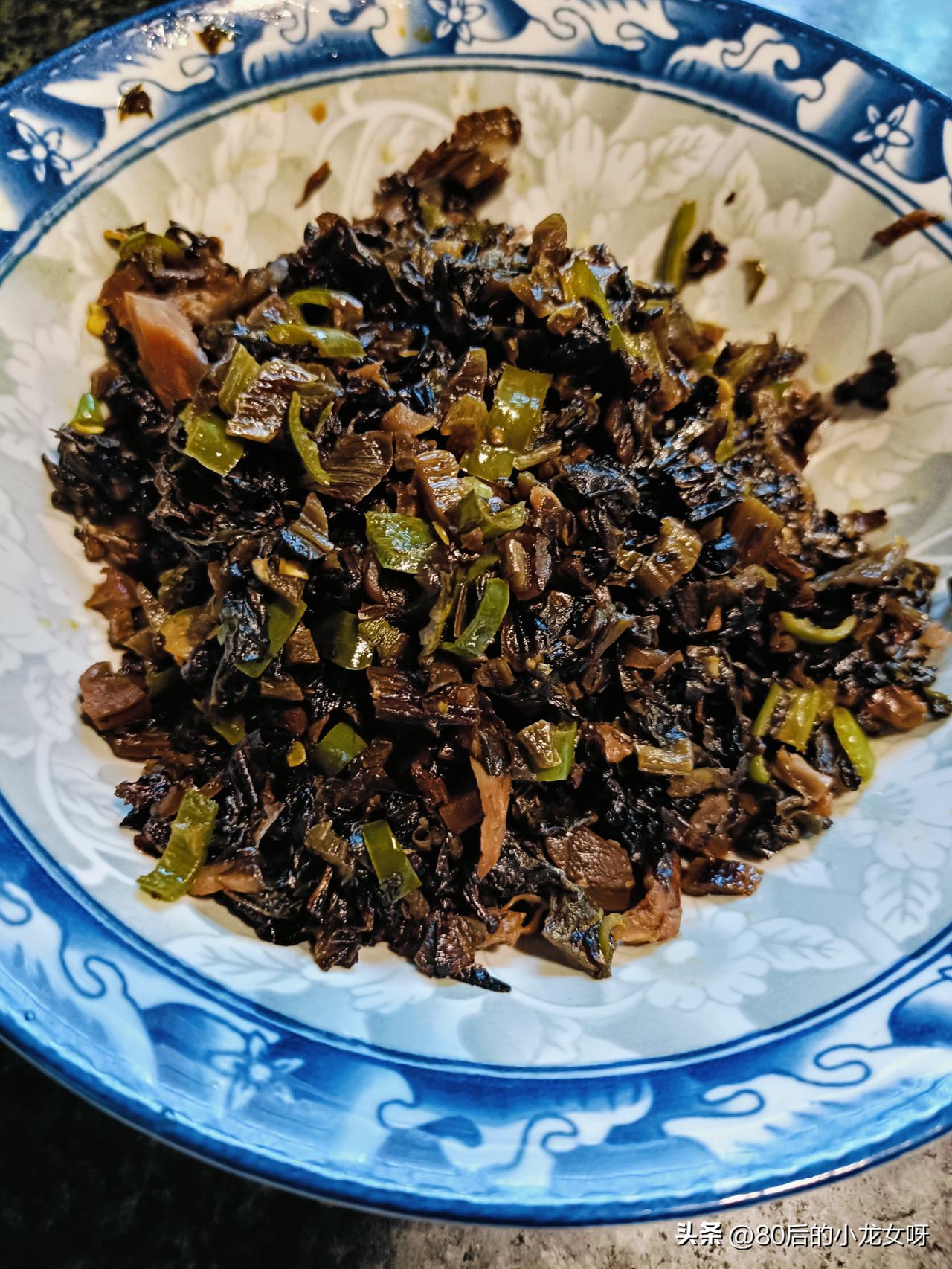 今天的早餐：酸椰菜炒辣椒，配白米饭。

想通了，老人家想做就让她做吧，做了就吃一