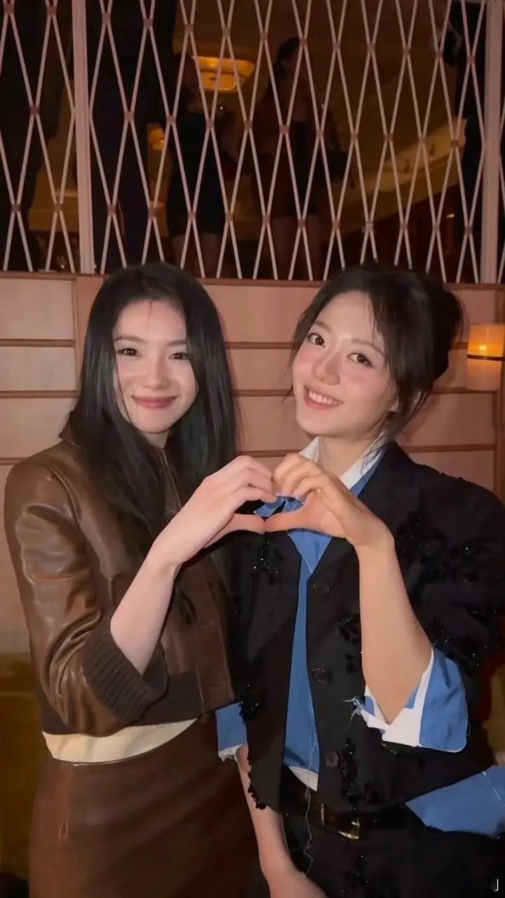 赵今麦和刘浩存同框，一直都这么黑的？ ​​​