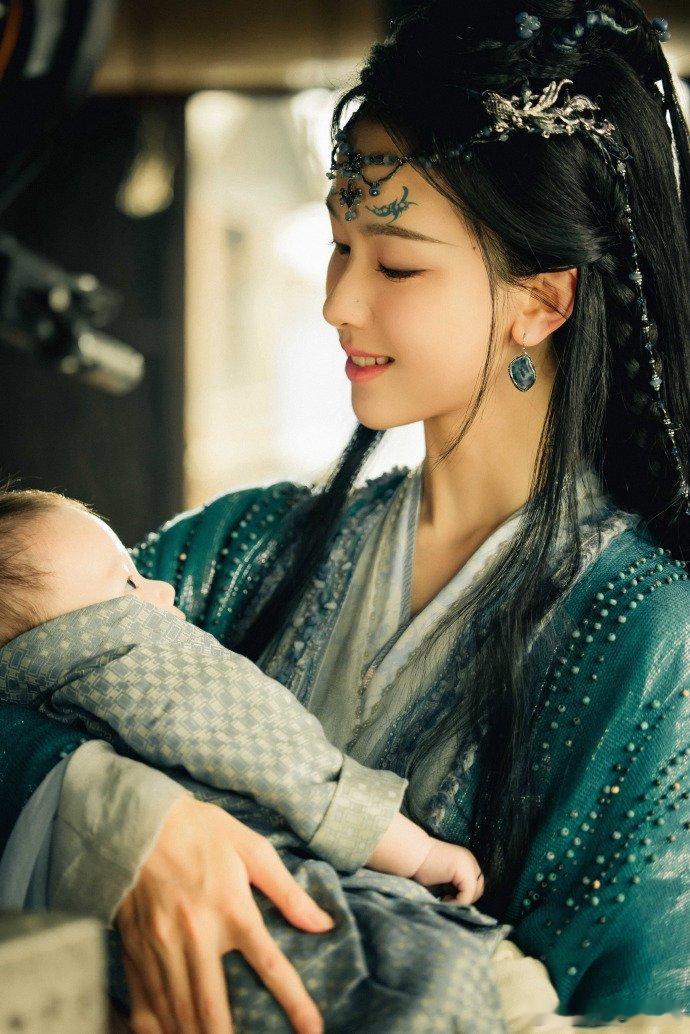 三观五官都跟了陈都灵三观五官都判给了陈都灵温柔通透三观正，清丽长相戳中审美，五官