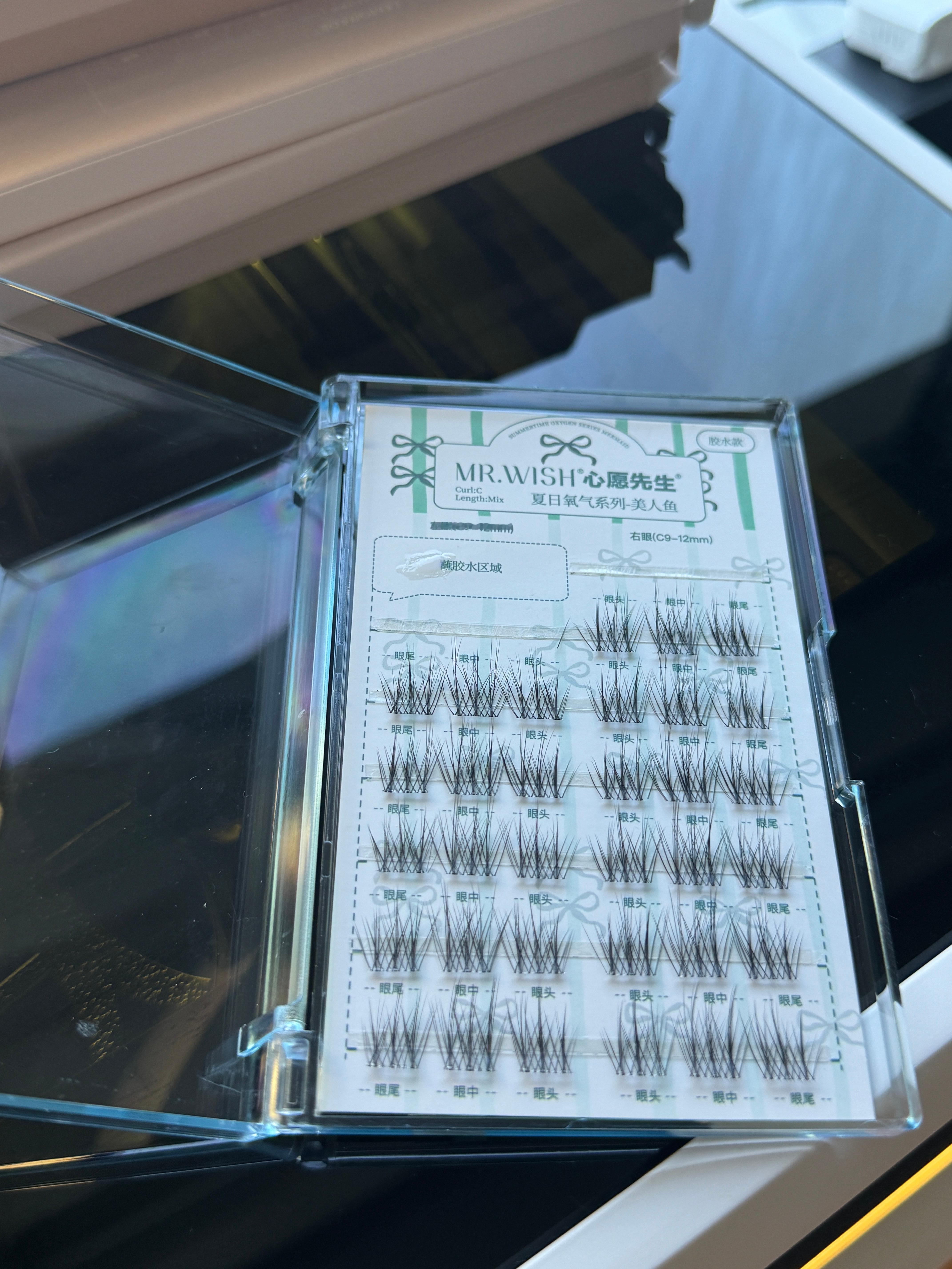 有点没懂这个睫毛是几个意思，是让我有一天只贴右眼出门吗？ ​​​
