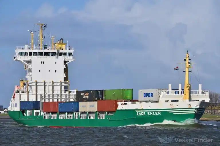 美国和以色列狂轰乱炸了近一个月，原来是炸了个寂寞！
 
一艘名为“塞伦”的集装箱