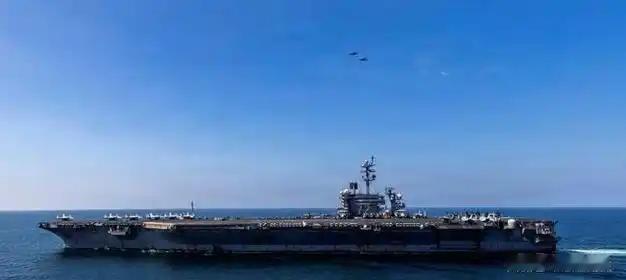 美军航母靠港，泰国小城沸腾：5000个大金主上岸，警察严阵以待

9月2日上午美