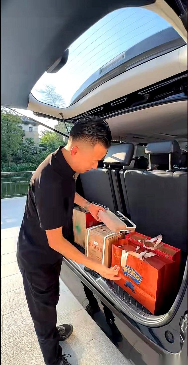 外面到处都在传包工头才哥资金链断了、人彻底跌进谷底，结果网上一则新动态直接让流言