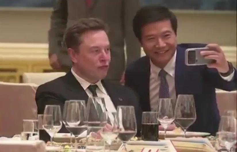 骂雷军“卑微”的人，根本没看懂

5月14号晚上这场国宴，雷军主动找马斯克合影这