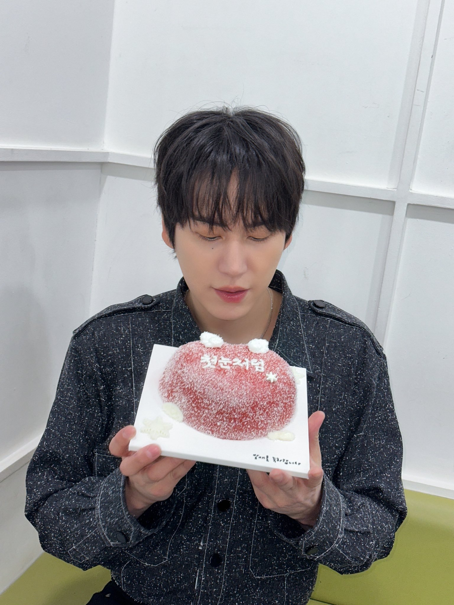 “CB百蓝_。251121 kyuhyun_official更新 相关：🐶❄️