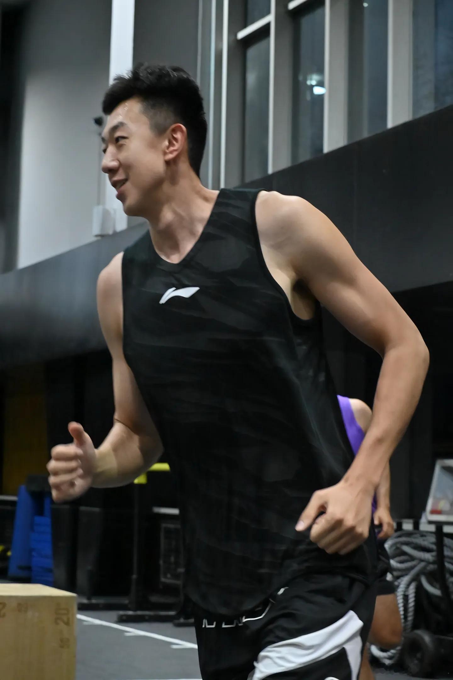 王少杰结束度假，回到了老家河北石家庄，开始投入休赛期训练 