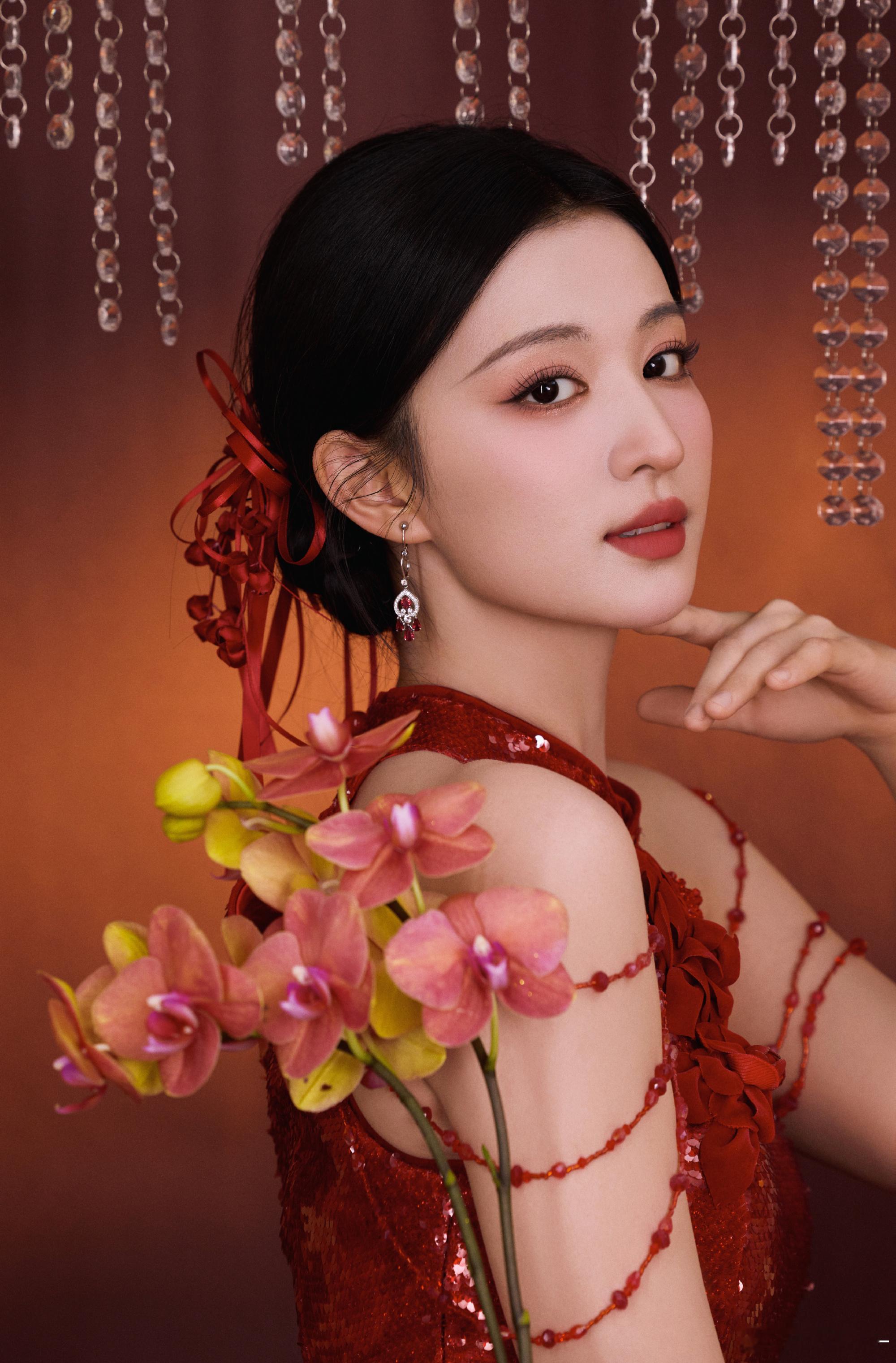 王楚然好一朵美丽的芙蓉花 王楚然春晚《贺花神》造型美出新高度啊，古装造型典雅别致