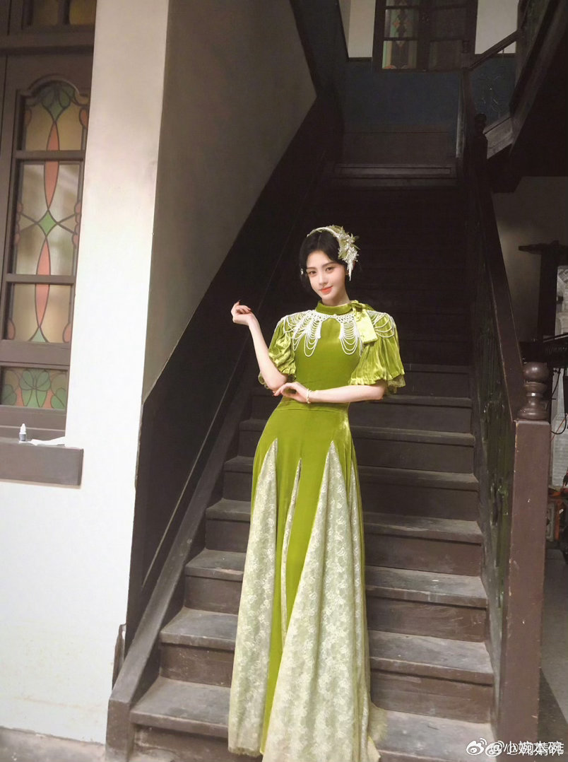 鞠婧祎发了苏绿夏九宫格漂亮的不像话…！！！哪里来的民国千金