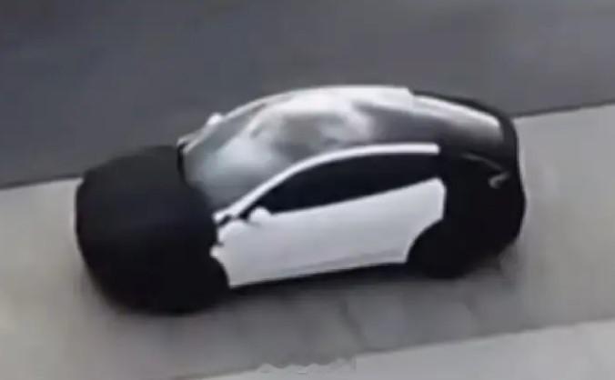 小号特斯拉Model Y谍照曝光 小号特斯拉Model Y谍照曝光，售价或降低至