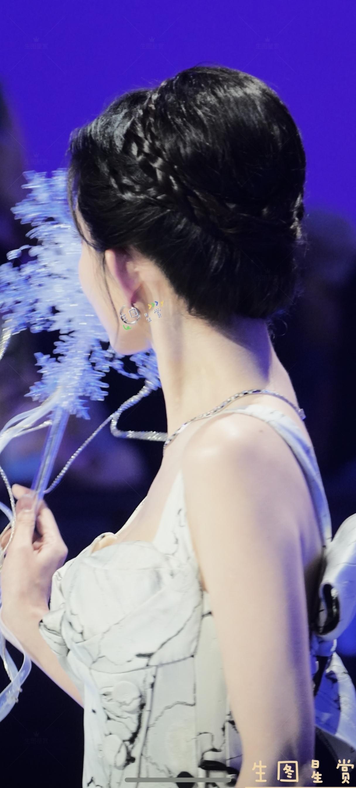 冰雪美人孟姐，步步生香，孟姐这气质，绝了！冰雪公主降临人间~