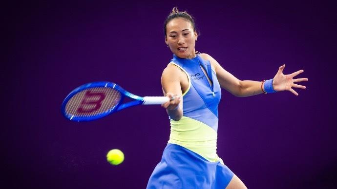 郑钦文vs莱巴金娜 WTA1000多哈站1/8决赛，虽以6-4先下一城，但后两盘