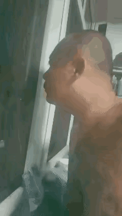 这就是郎有情妾有意啊 ！你应该做的是去帮着捅破这层窗户纸 ，成其好事 。[抠鼻]