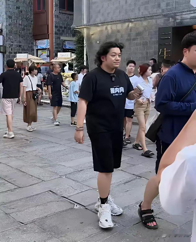 小时候很出名的，现在长大了很少看到他的影视剧了