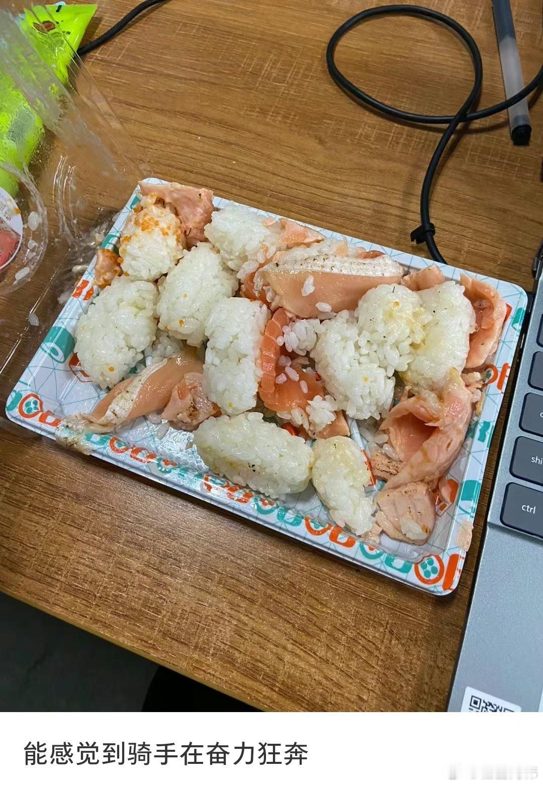 从外卖看出骑手在奋力狂奔 ​​​