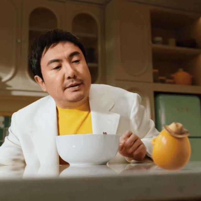 沈腾喊你记得加个蛋 沉浸式看沈腾在线整活，全程笑点密集轻松解压，接地气的风格毫无