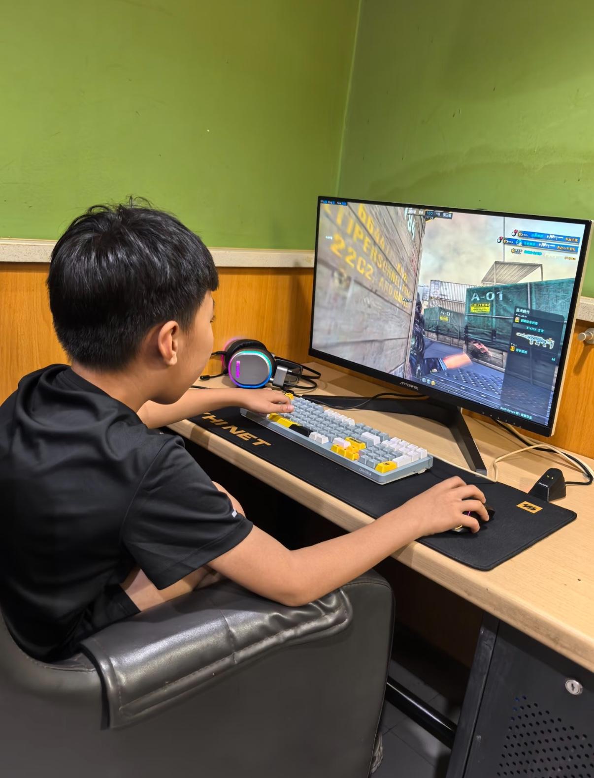 第一：影响学业与成长

网络游戏应尽快关闭，其对青少年学业和成长的负面影响不容小