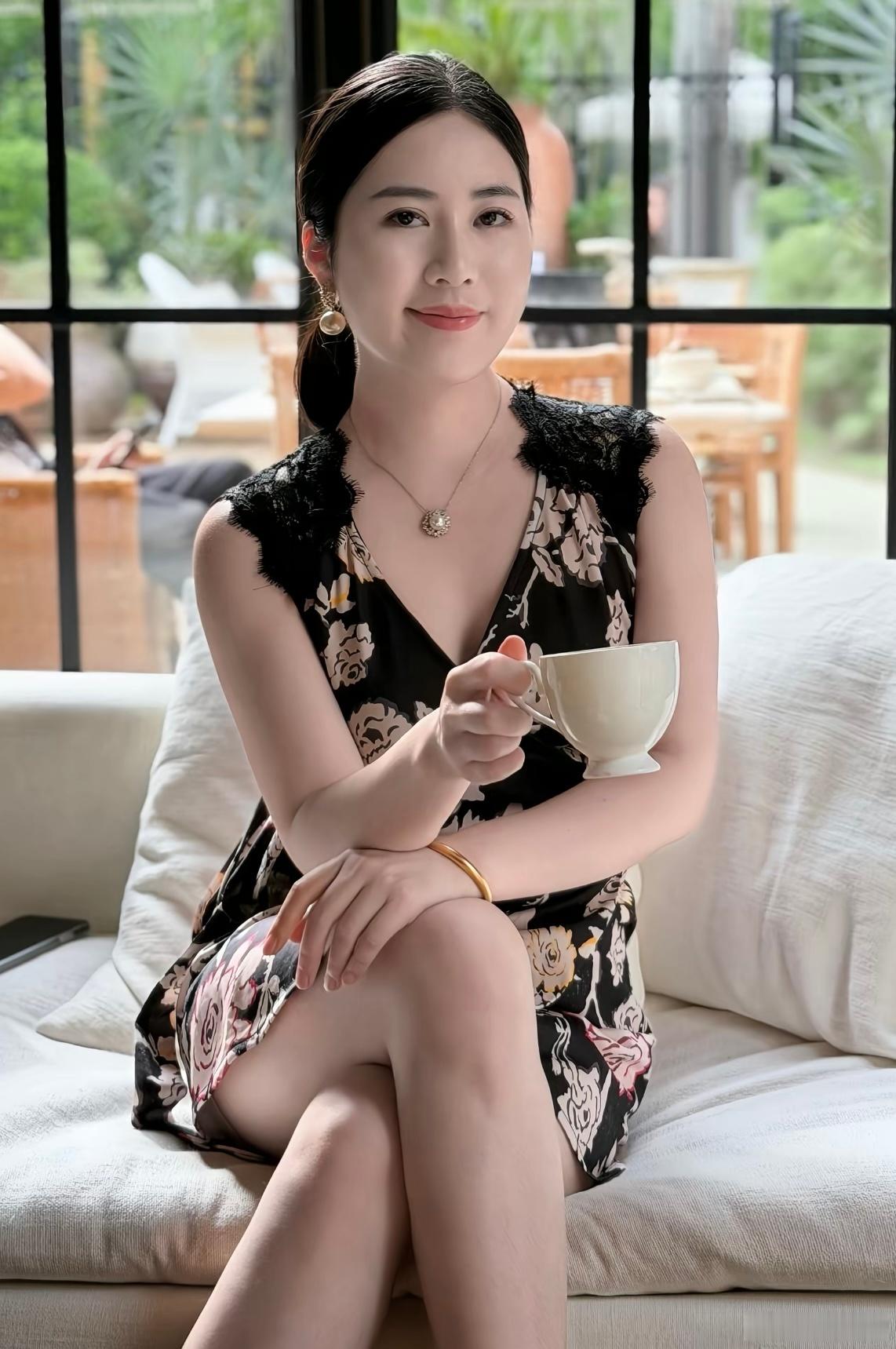 风韵迷人阿姨 ​​​