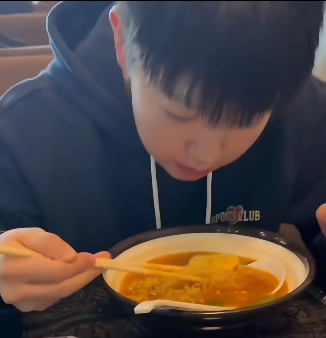 嗦面啊孙颖莎老吃家了 10:15不见不散