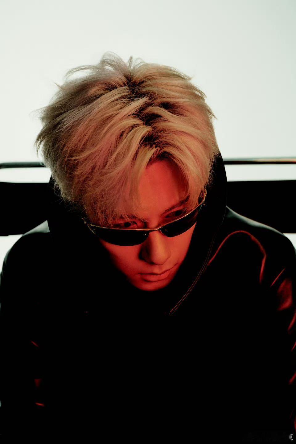 魏大勋胡先煦十日终焉开机照胡先煦十日终焉造型 看到胡先煦陈俊南的造型，悬着的心终