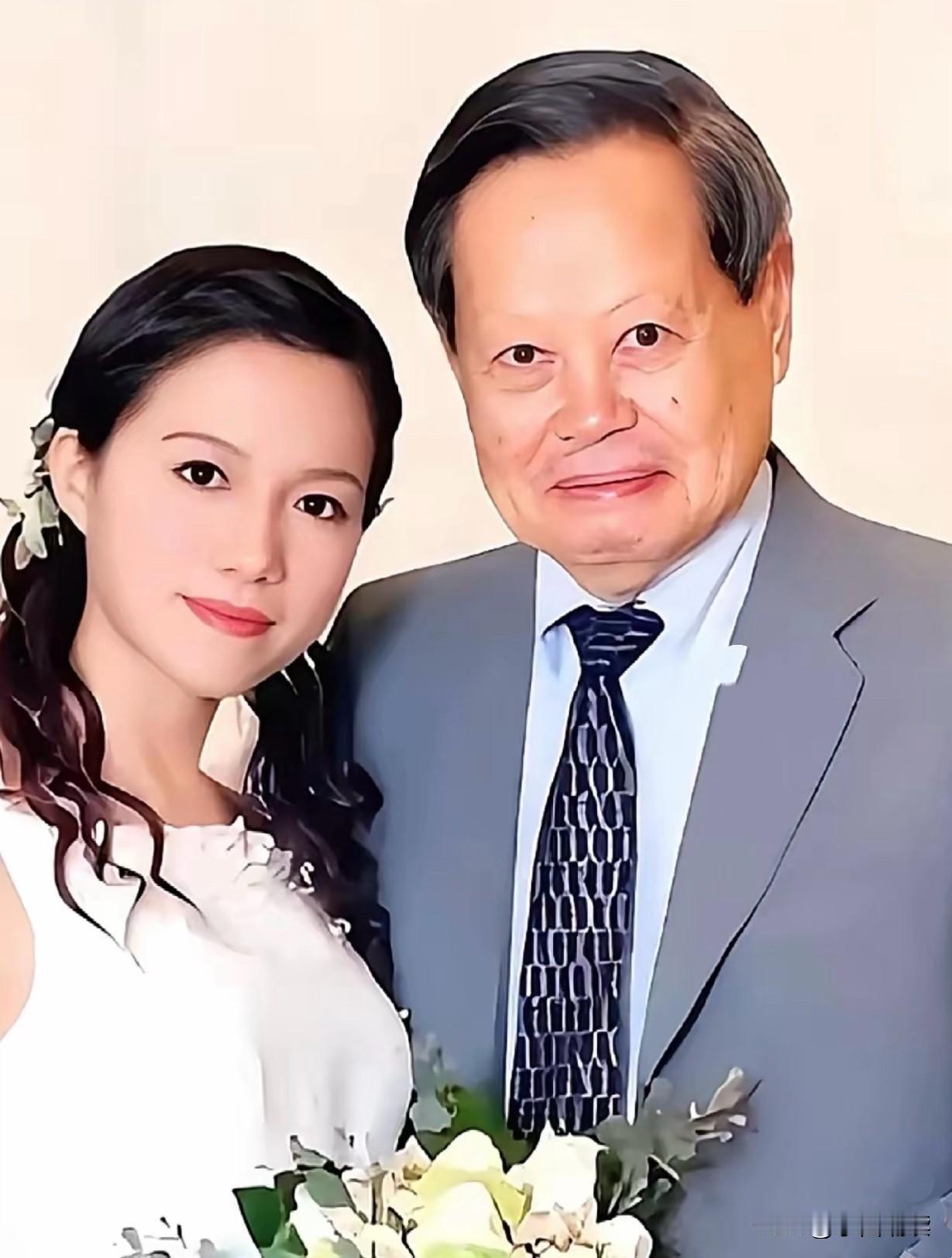一片冰心在玉壶！翁帆在杨振宁先生逝世后发表的纪念文章《他交出了一份满意的答卷》，