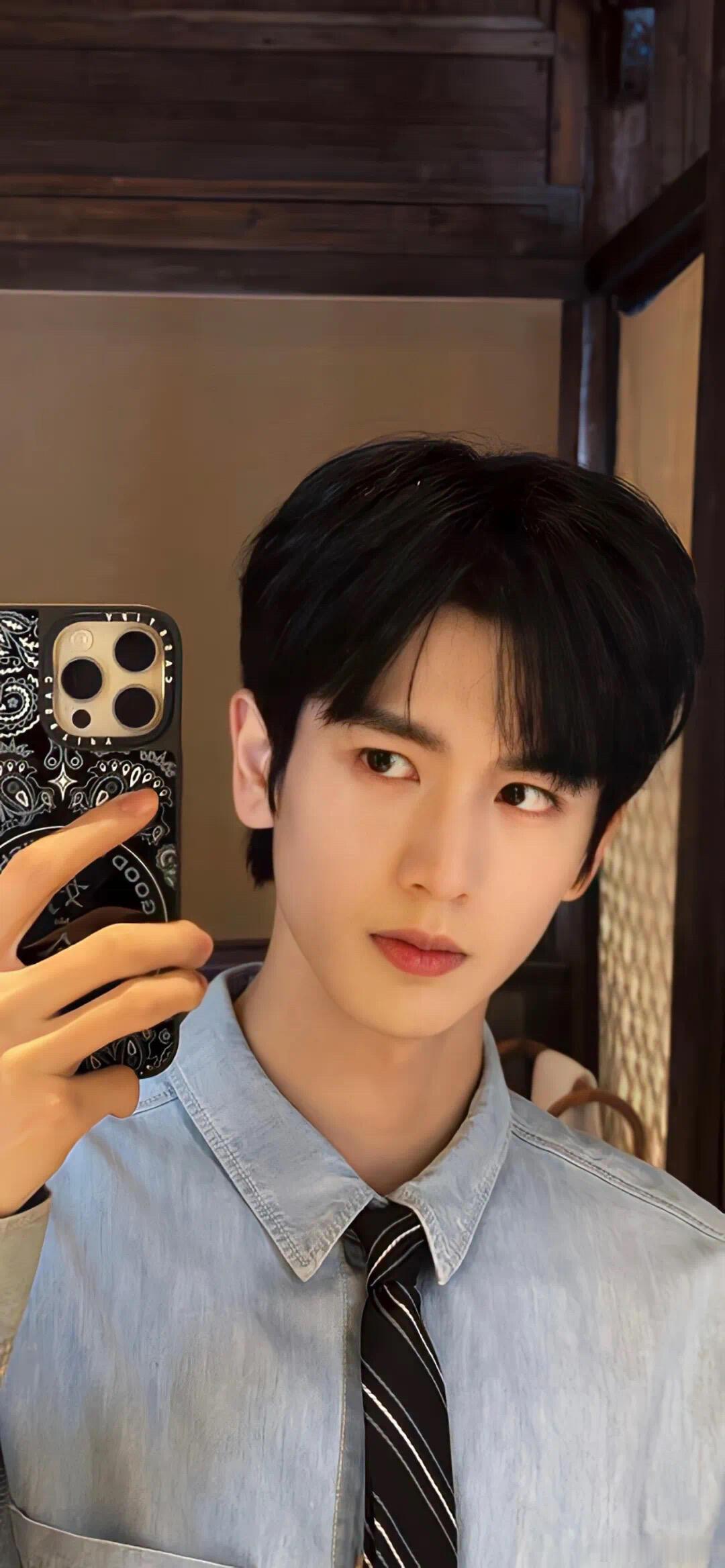 张凌赫  张凌赫壁纸每一张都好帅张凌赫｜ 