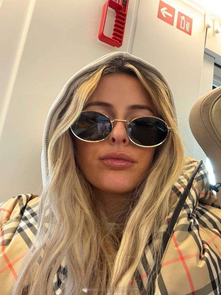 阿森纳女足球员凯莉更新社媒发文：幕后的生活，大多在康复中。远离赛场八周。重返赛场