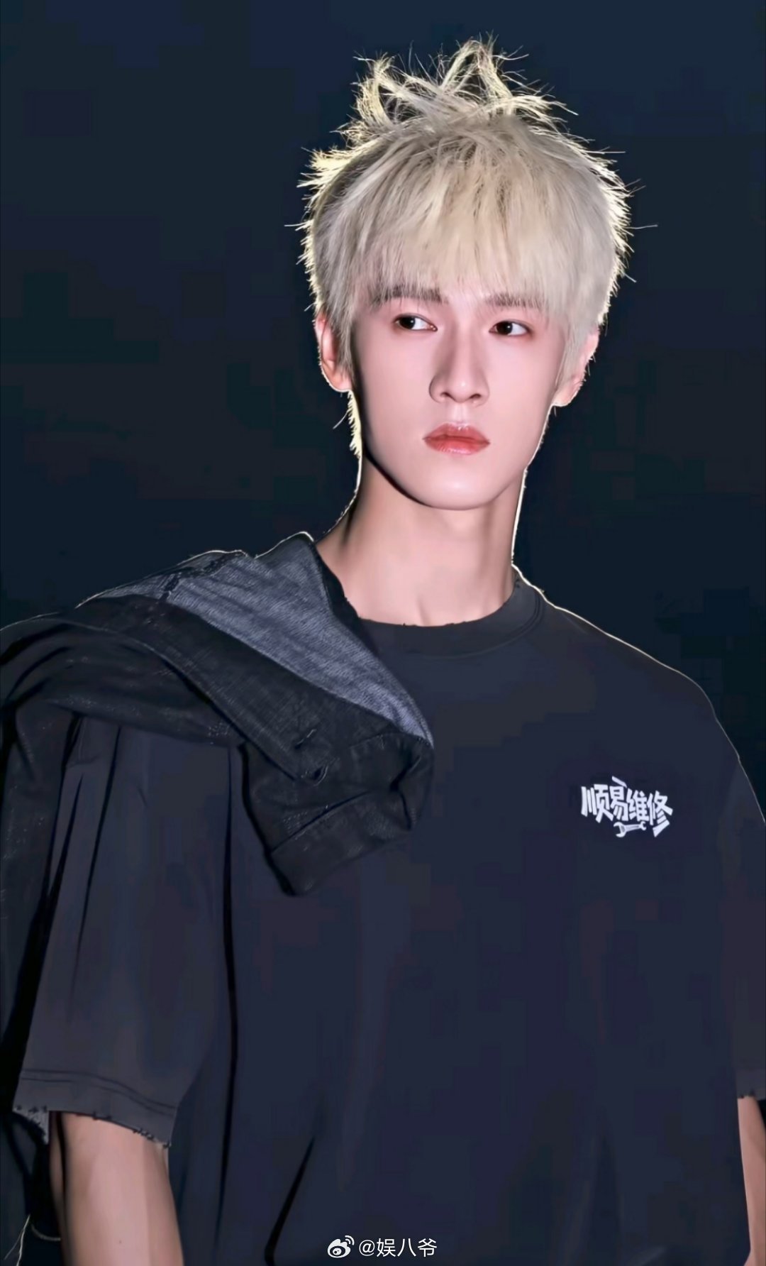 妈妈李昀锐黄毛真不一样染最不羁的黄毛，谈最纯的恋爱，邢武不语，只是默默的做好每一