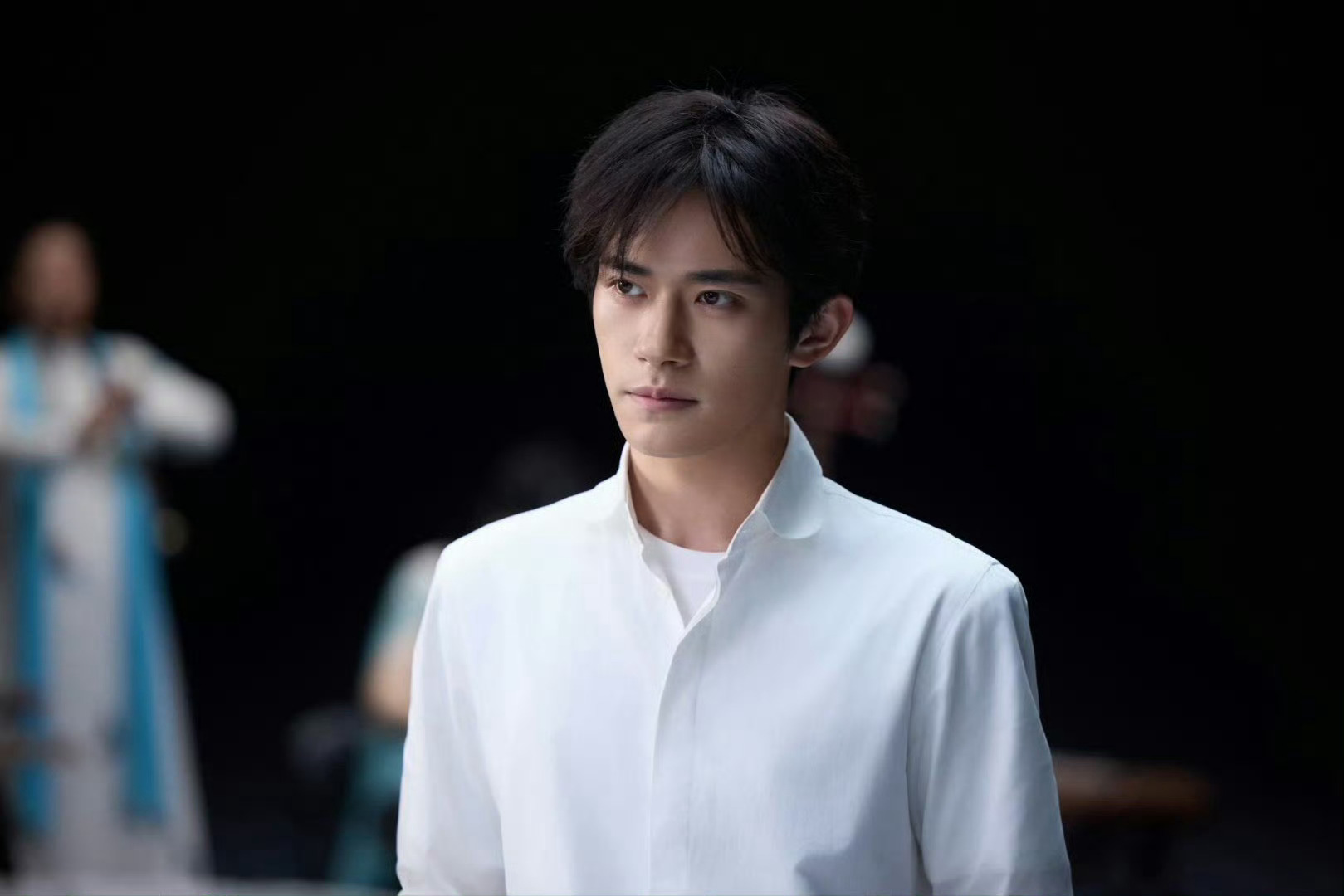 前方高能，玺子弟弟颜值超标‼️#易烊千玺新歌MV侧拍# ​​​