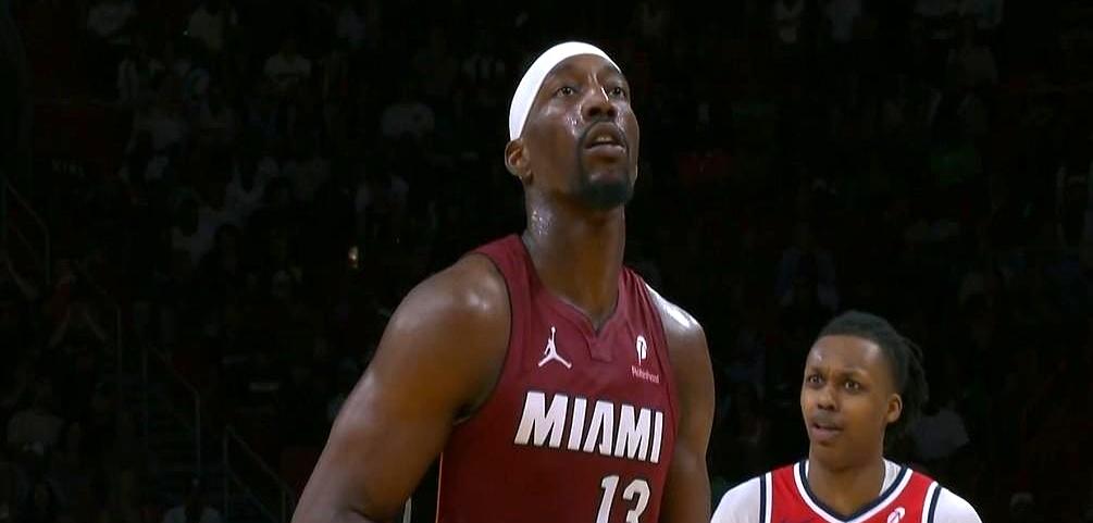 阿德巴约砍83分超科比81分冲到历史第二，评论区全是骂他刷分的。
全场投43次