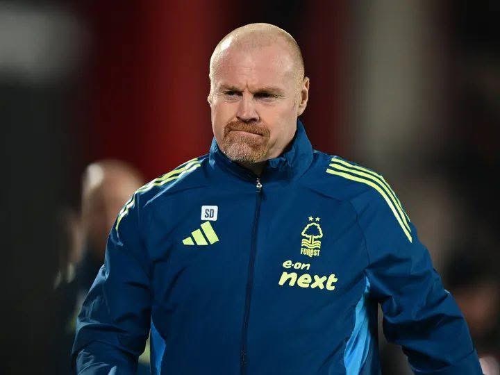 諾定咸森林官方宣布，辭退領隊戴治今日凌晨面對狼隊時，森林有35次埋門同62.7%