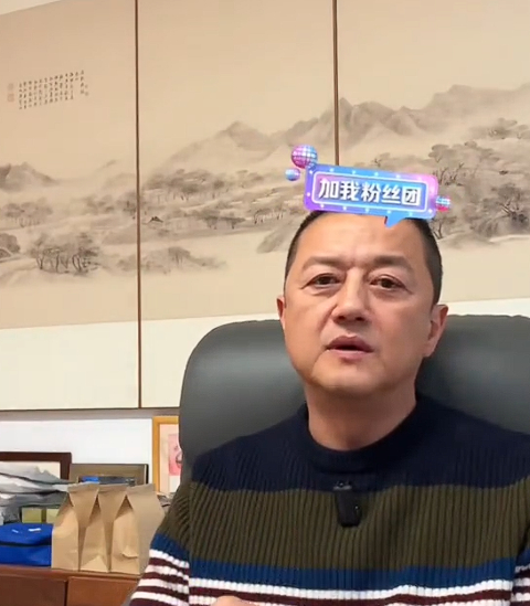 #李亚鹏暂停直播支持张雪#【张雪今晚8点直播拍卖冠军复刻赛车，并设置封顶价500