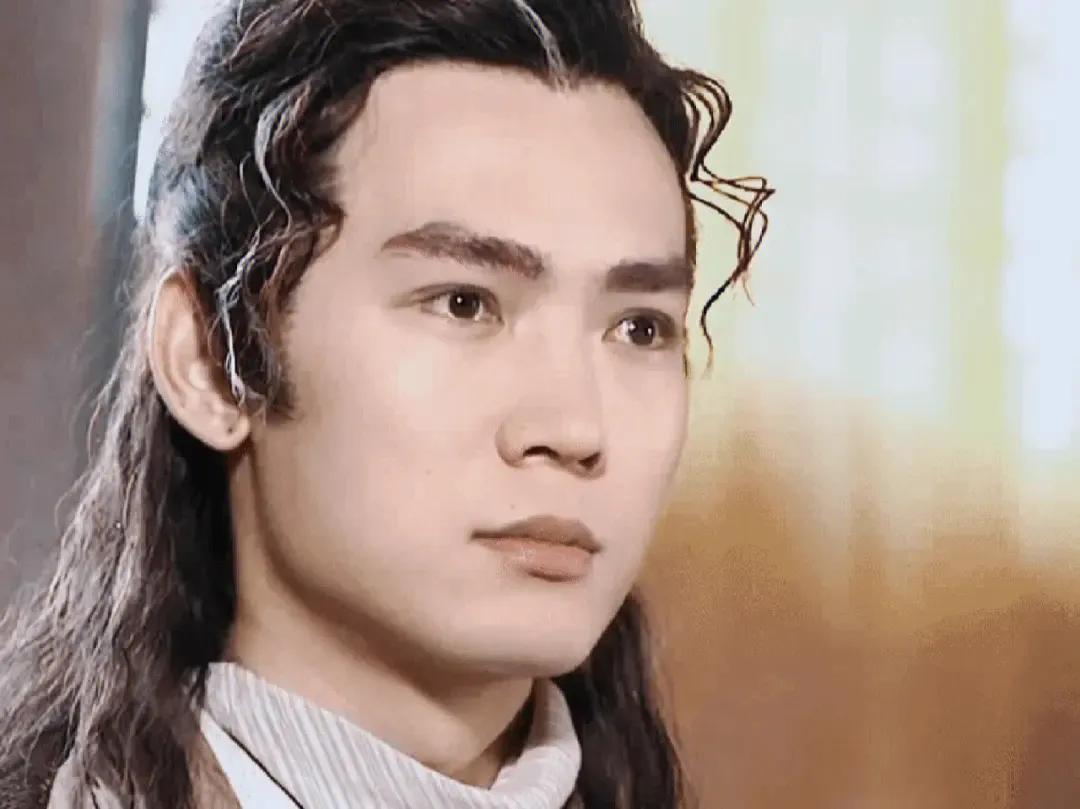 太震惊了！没想到现在的他也大变样了！

小时候的古装男神，那个顶着泡面头就帅破天