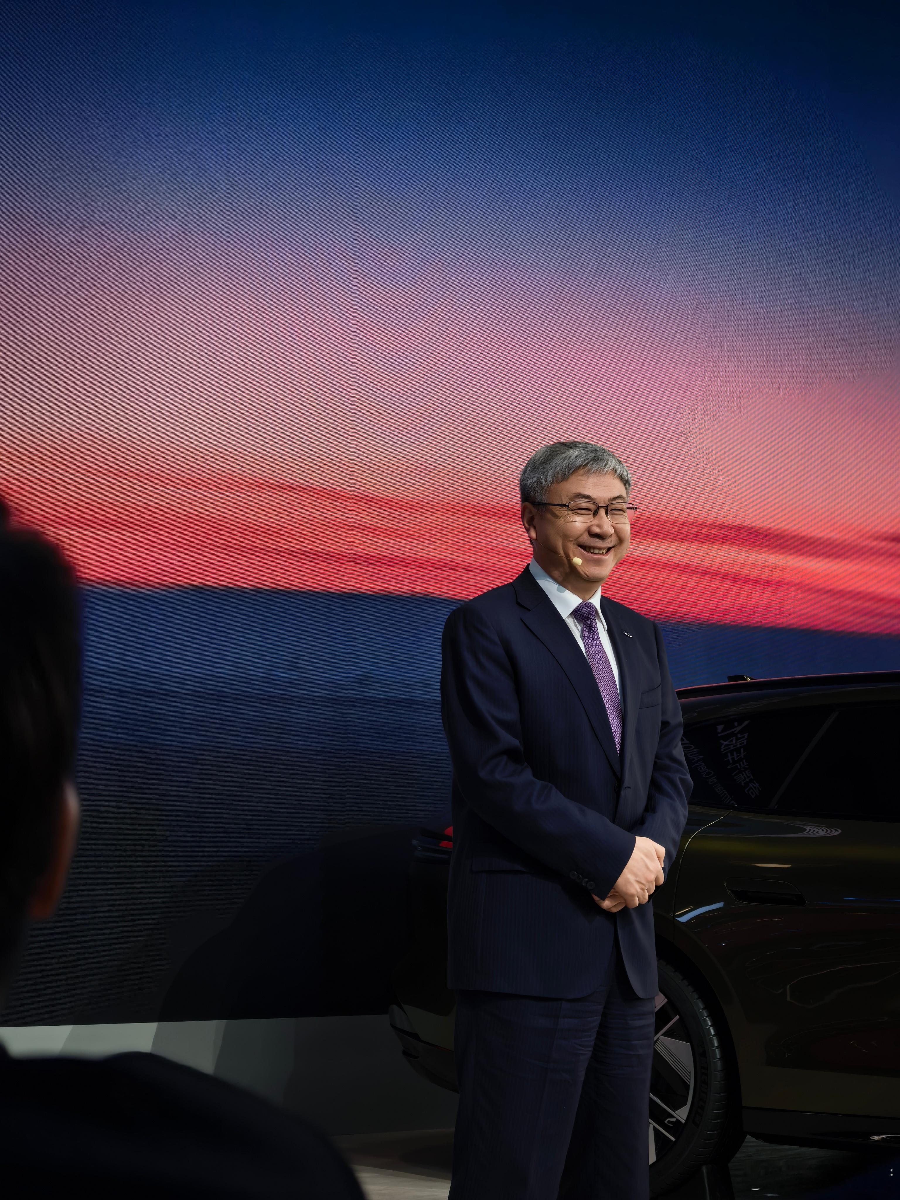 奇瑞尹同跃是少数不说官话、正式场合还能调侃几句的车企大佬了。说这次“包了一个展馆