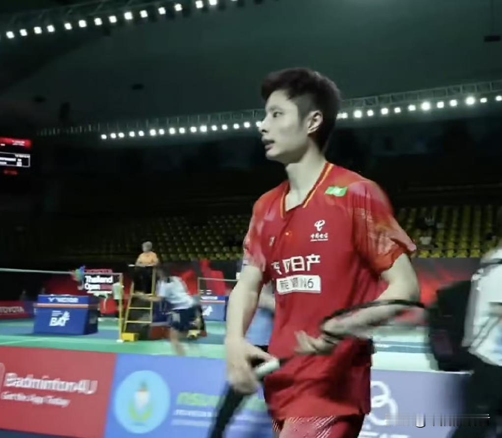 石宇奇｜逆风站稳，强势晋级
🇨🇳 2-1 🇯🇵渡边航贵
21-14 / 
